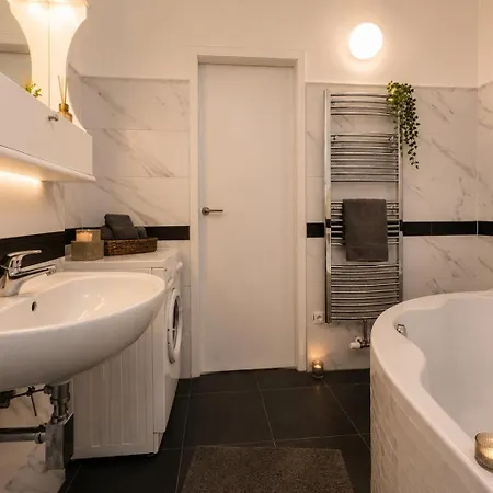 Top-floor Terrace With Free Parking In Centre Praha