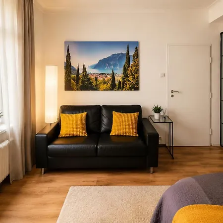 Top-floor Terrace With Free Parking In Centre