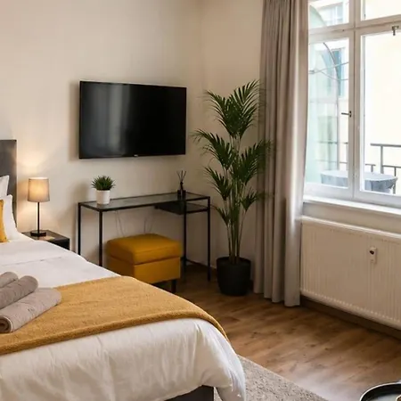 Top-floor Terrace With Free Parking In Centre *