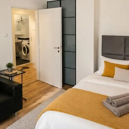 Top-floor Terrace With Free Parking In Centre * Praha